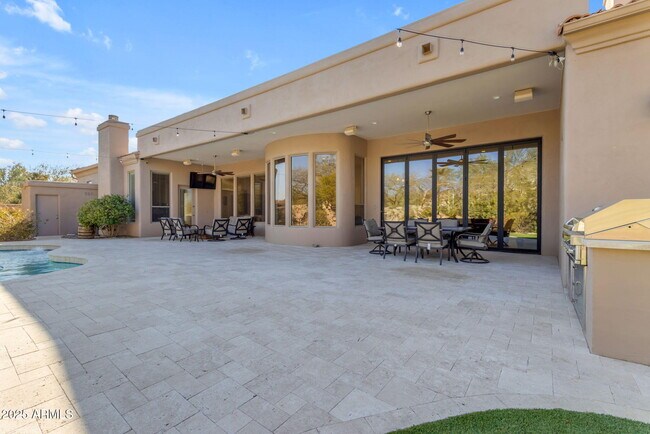 Building Photo - 6938 E Lomas Verdes Dr