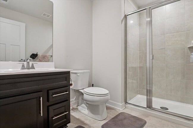 Building Photo - Beautifully Upgraded 4B/3.5B Home with Dec...