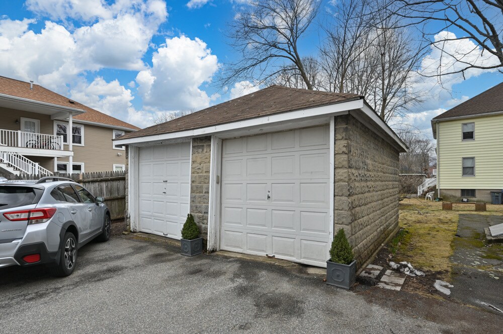 Building Photo - 37 Everett St