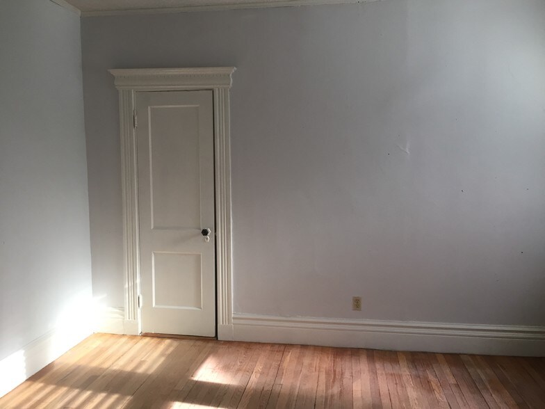 Building Photo - 1111 Boylston St