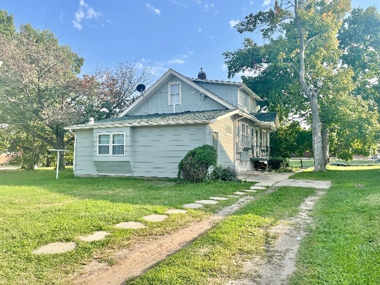 Building Photo - 1021 Keokuk St