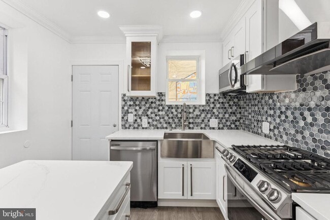 Building Photo - 807 N 42nd St
