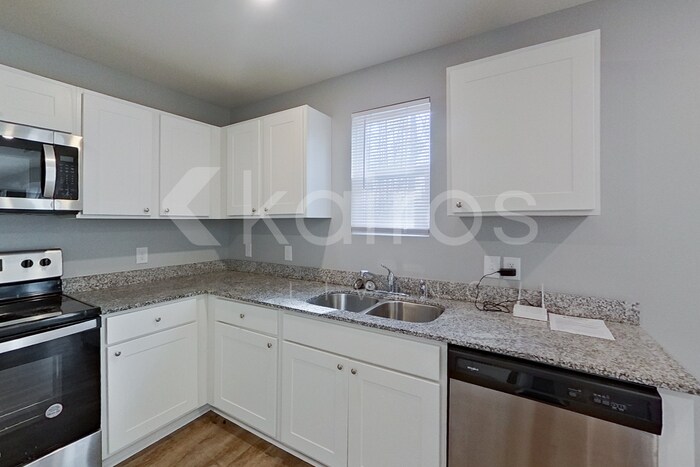 Building Photo - 2639 Provence Dr SE