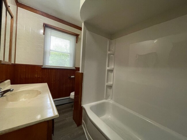 Building Photo - 3 Bedroom Home in Valpo