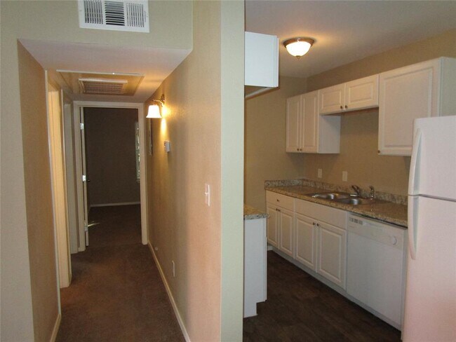 Building Photo - 618 Londonderry Ln