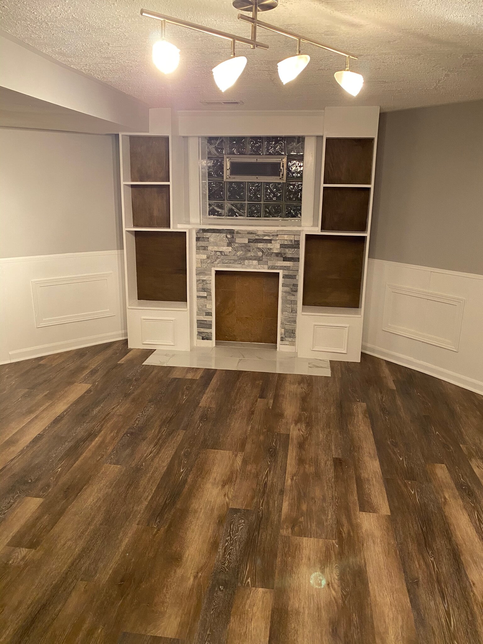 Building Photo - 5443 N St Louis Ave