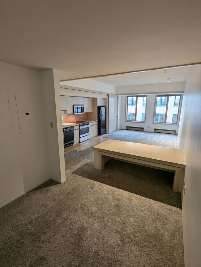 Building Photo - Adorable One Bedroom Seattle Condo in Unbeatable Location - Walk to Pike Place Market!