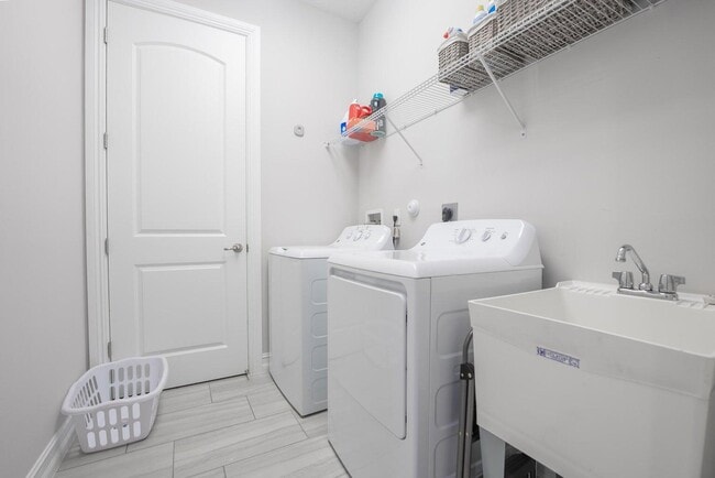 Building Photo - 11985 Park Central