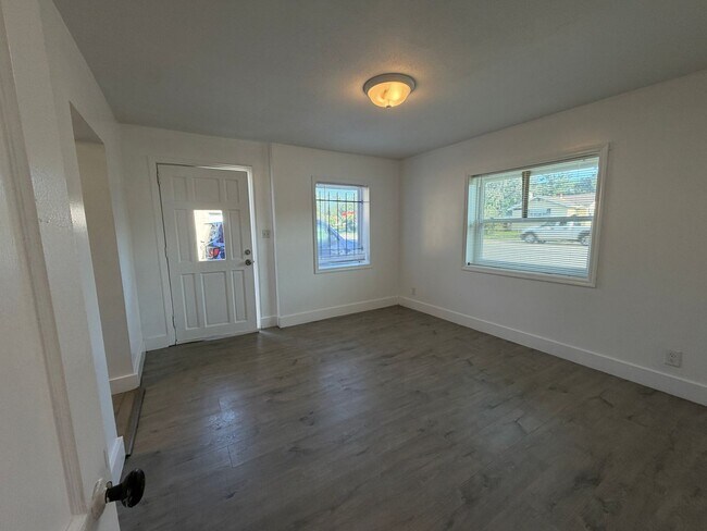 Building Photo - 4022 Emerson St