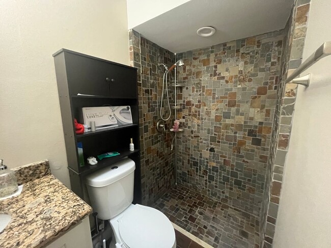 Building Photo - 5119 Ferncrest Dr