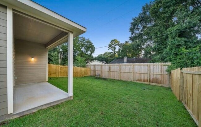 Building Photo - 218 Oakcrest
