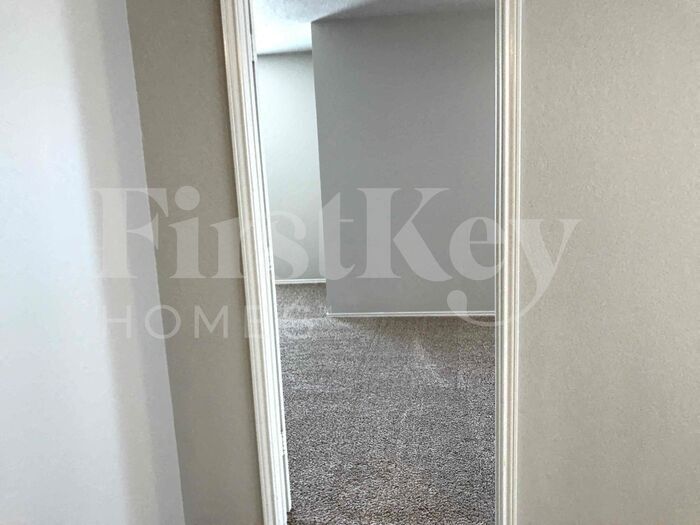 Building Photo - 5704 Creekhollow Dr