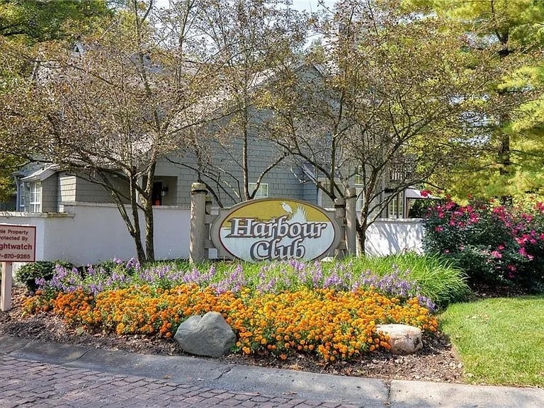 Beautiful entrance to welcome you home! - 7695 Harbour Is