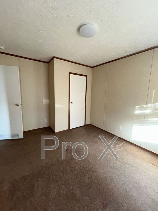 Building Photo - 307 E Adams St