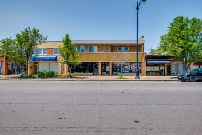 Building Photo - 8136 S Kedzie Ave