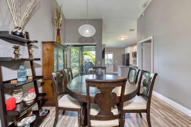 Building Photo - 3895 Island Club Cir W
