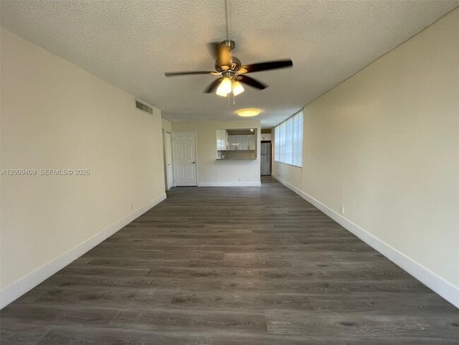 Building Photo - 9471 Evergreen Pl