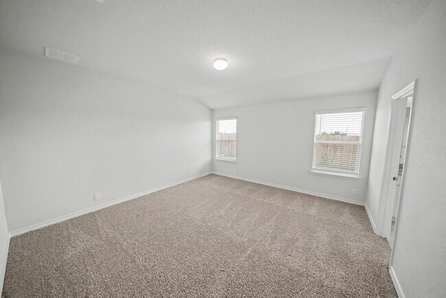 Building Photo - Like-New Cibolo Home with Flexible Living Space - Realtor Commission: $500