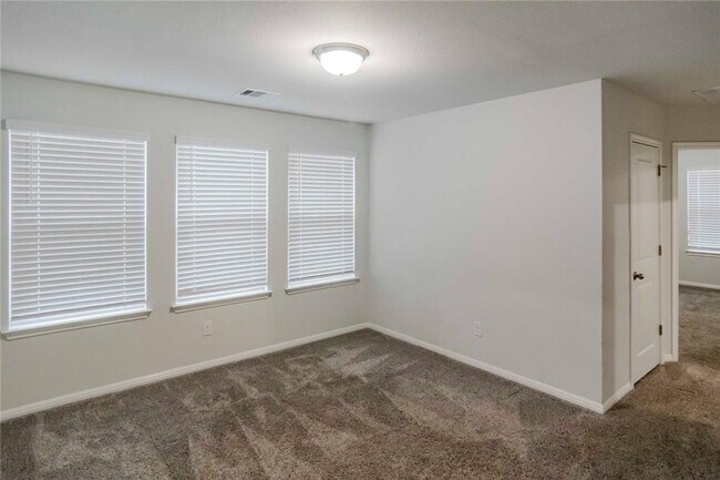 Building Photo - 5713 Pleasanton Pkwy