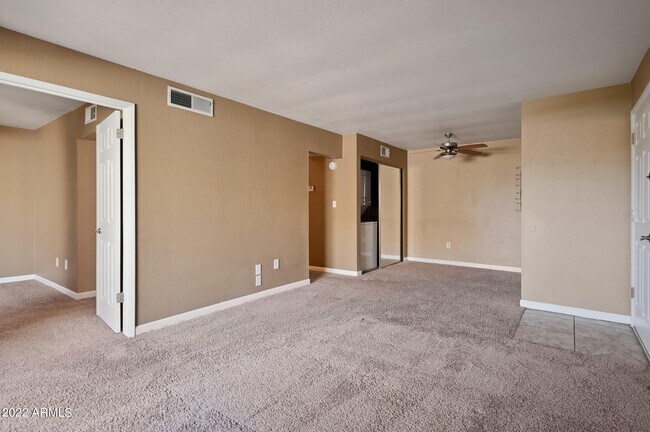 Building Photo - 5877 N Granite Reef Rd