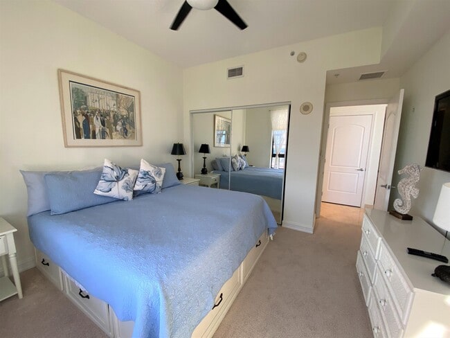 Building Photo - 801 S Olive Ave