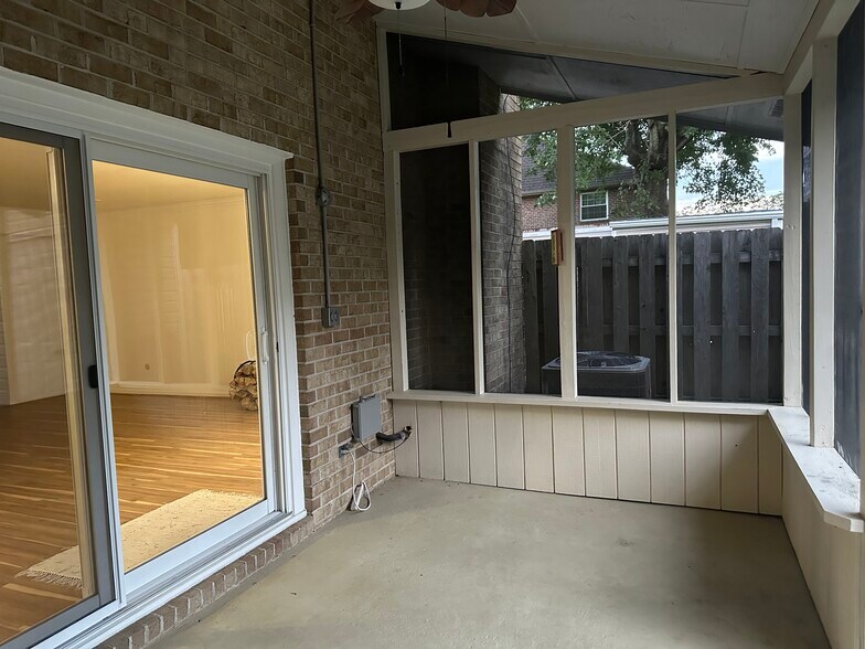 Screened-In Patio - 4629 Truman Ln