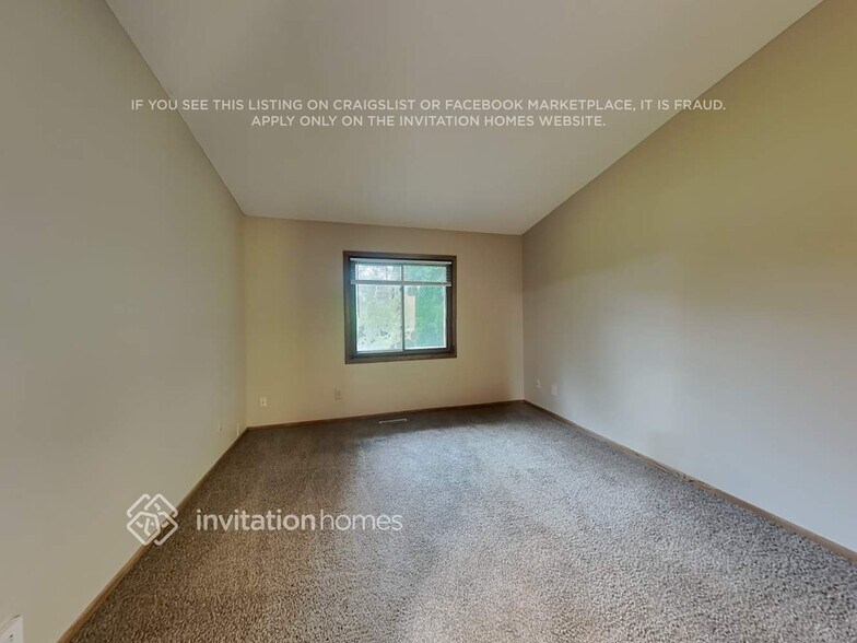 Building Photo - 5565 Knoll Dr
