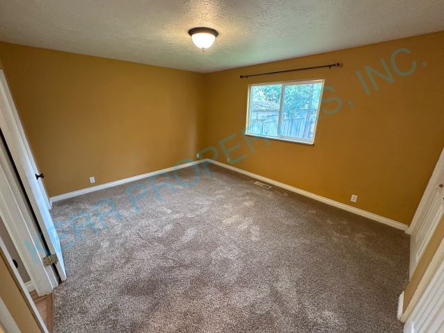 Building Photo - FREE RENT! Charming 3-Bedroom Haven with 2 Baths in Gresham – 1308 Sq. Ft. of Comfort!