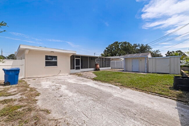 Building Photo - 934 41st Ave NE