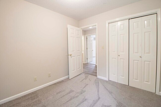 Building Photo - 2825 US-41
