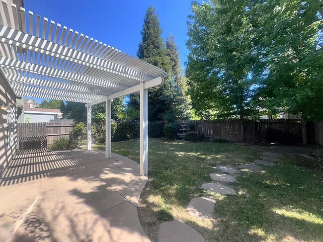 Building Photo - New Renovation* Prestigious Spacious 4 Bedroom