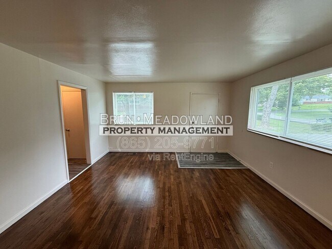 Building Photo - 3813 Woodlake Dr