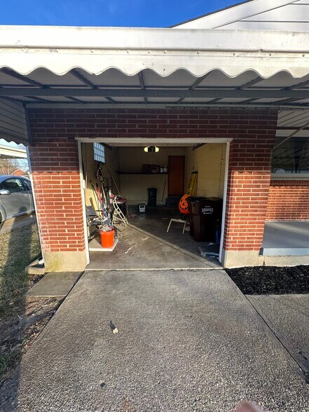 Single car garage. - 884 Kingston Dr