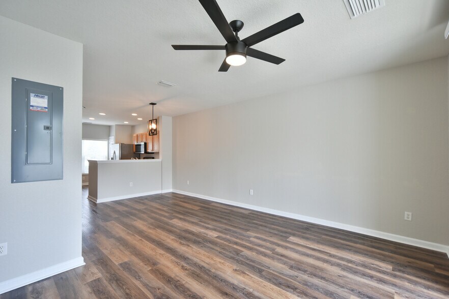 Building Photo - 4490 SW 49th Ave