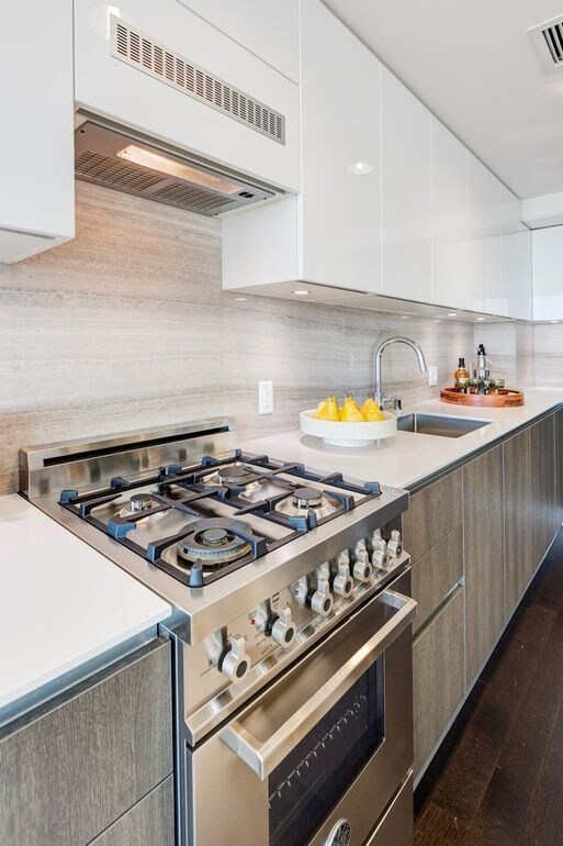 Building Photo - 8 Buchanan St