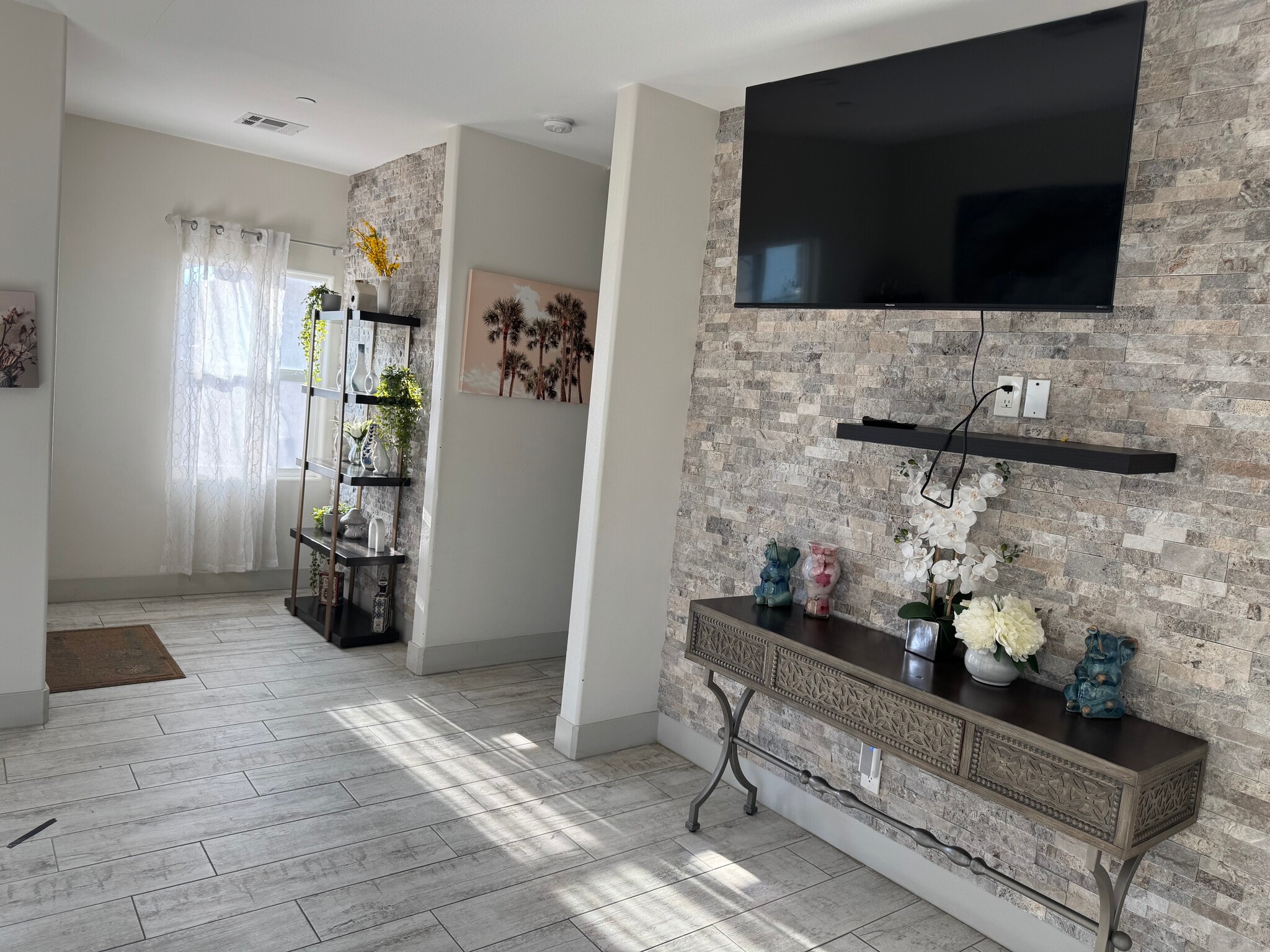 Building Photo - 38580 Rancho Los Cerritos Dr