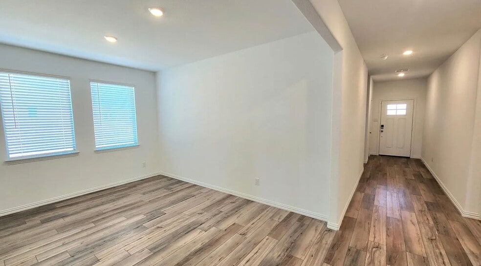 Building Photo - 1000 Chip St