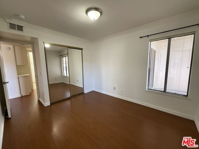 Building Photo - 9 Willowcrest Ln