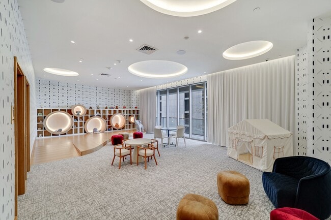 Building Photo - 2655 S Bayshore Dr