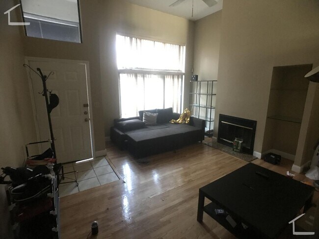 Building Photo - 9/1  3BR/2BA townhouse near Green Line, BU, Berklee