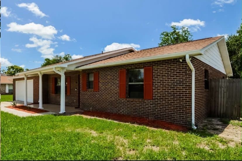 Building Photo - 884 Rayston St