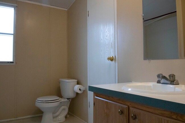 Building Photo - Adorable 2 bedroom 2 bath!