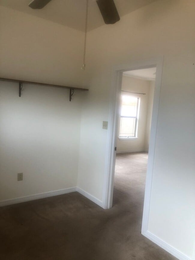 Building Photo - Beautiful 3 bedroom 3 bath home!