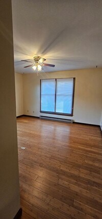 Building Photo - 2 Bedroom 1 Bath House $1,600 - Available May 2026!