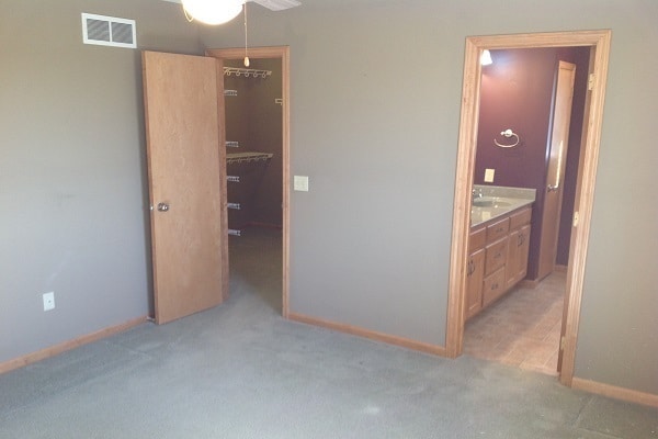 Building Photo - Beautiful 5 bedroom, 3 bathroom Country Home with Barn!