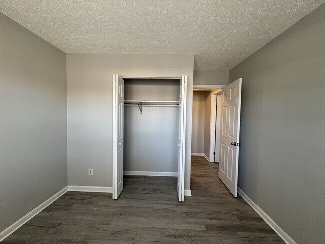 Building Photo - 1410 Ashbourne Dr