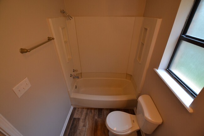 Building Photo - 5157 Cumberland Cove Dr