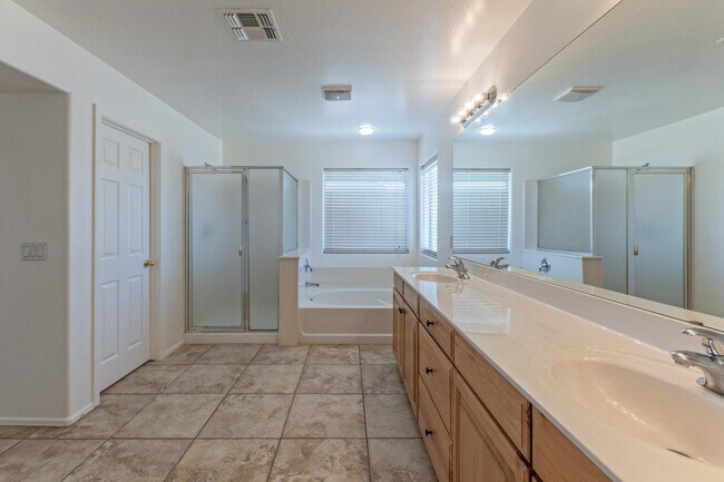 Building Photo - 17856 W Watson Ln
