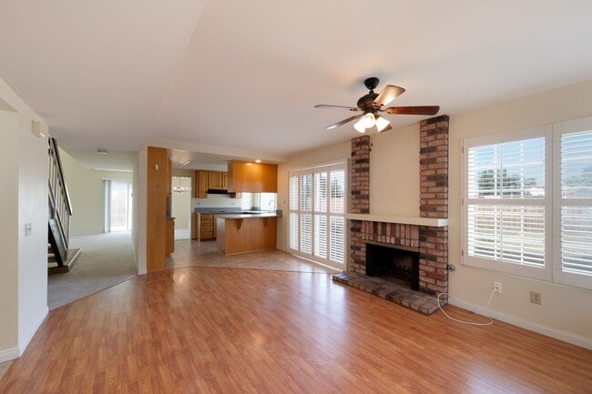 Building Photo - Spacious 2 Story House in cul-de-sac with ...
