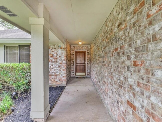 Building Photo - 22019 Knoll Lake Ln